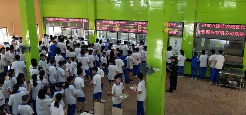 最新的智慧食堂,人工智能刷臉消費(fèi),靠臉吃飯的團(tuán)餐時(shí)代就在您的身邊!